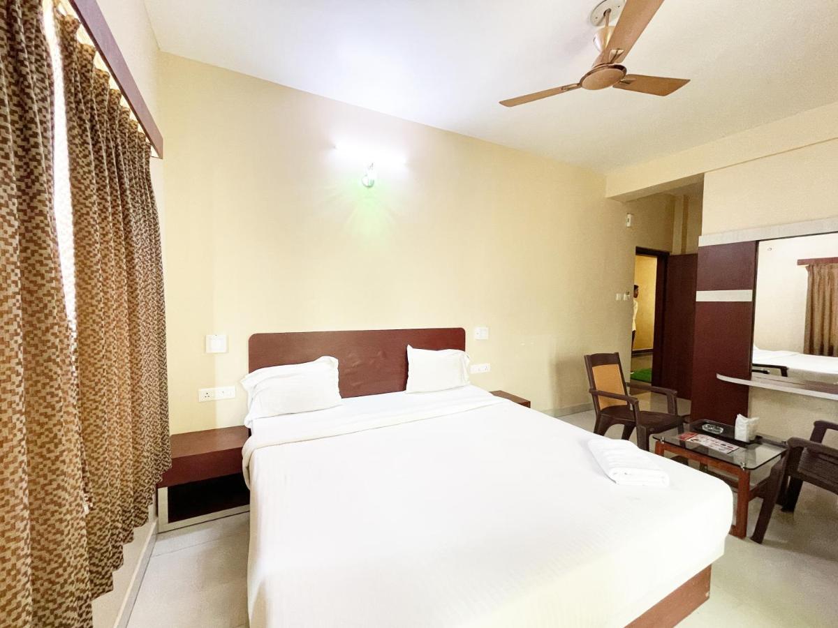 Hotel Golden Wave Puri Exterior foto