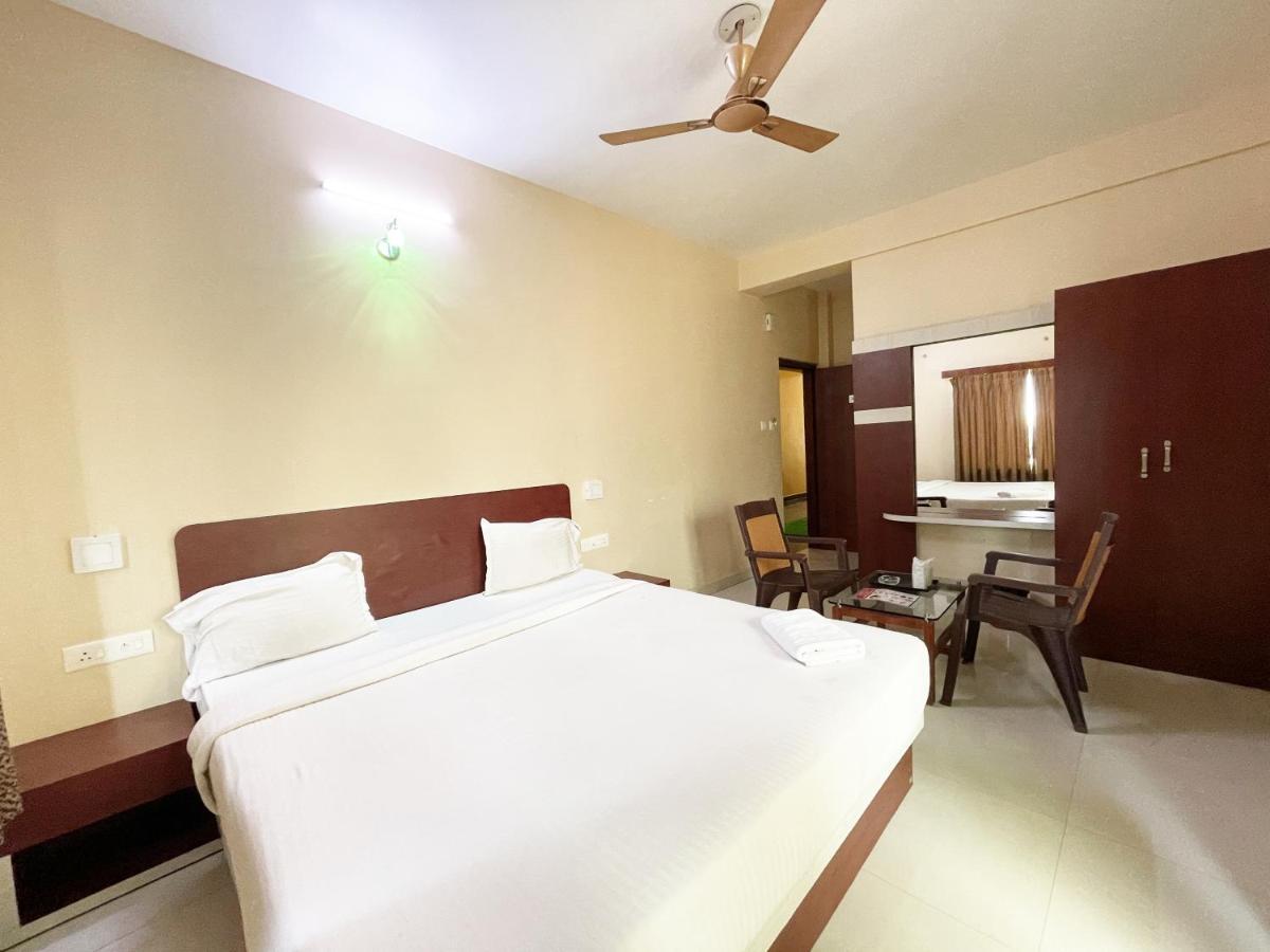 Hotel Golden Wave Puri Exterior foto