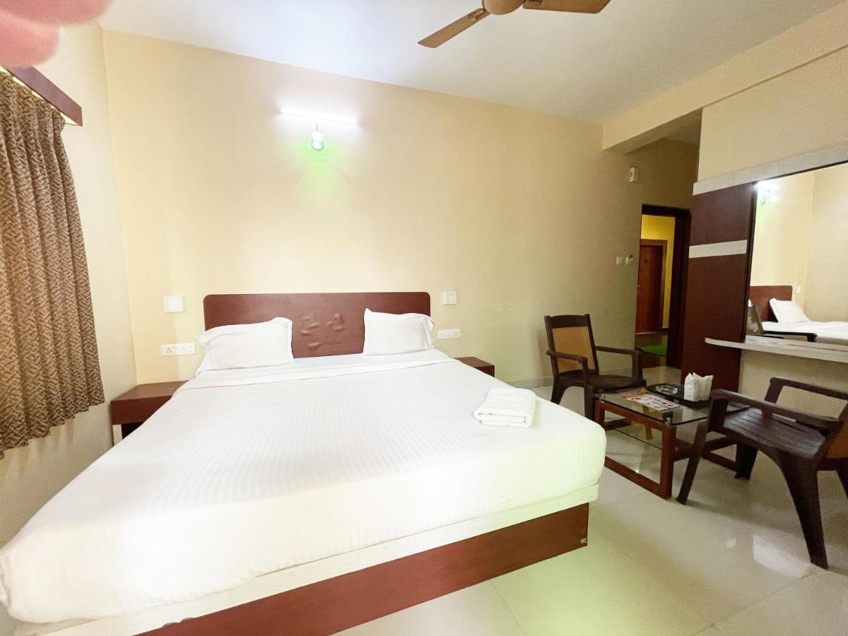 Hotel Golden Wave Puri Exterior foto