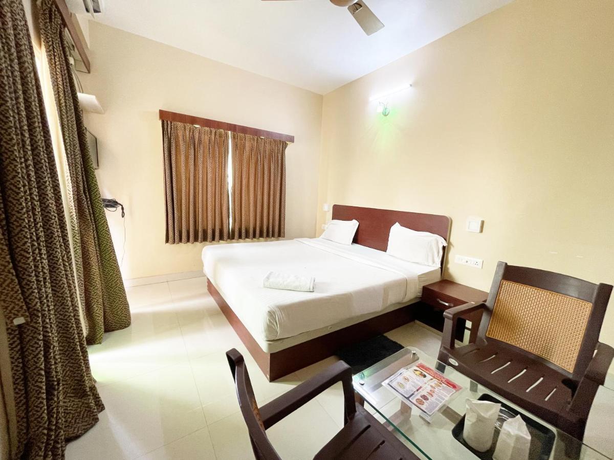 Hotel Golden Wave Puri Exterior foto