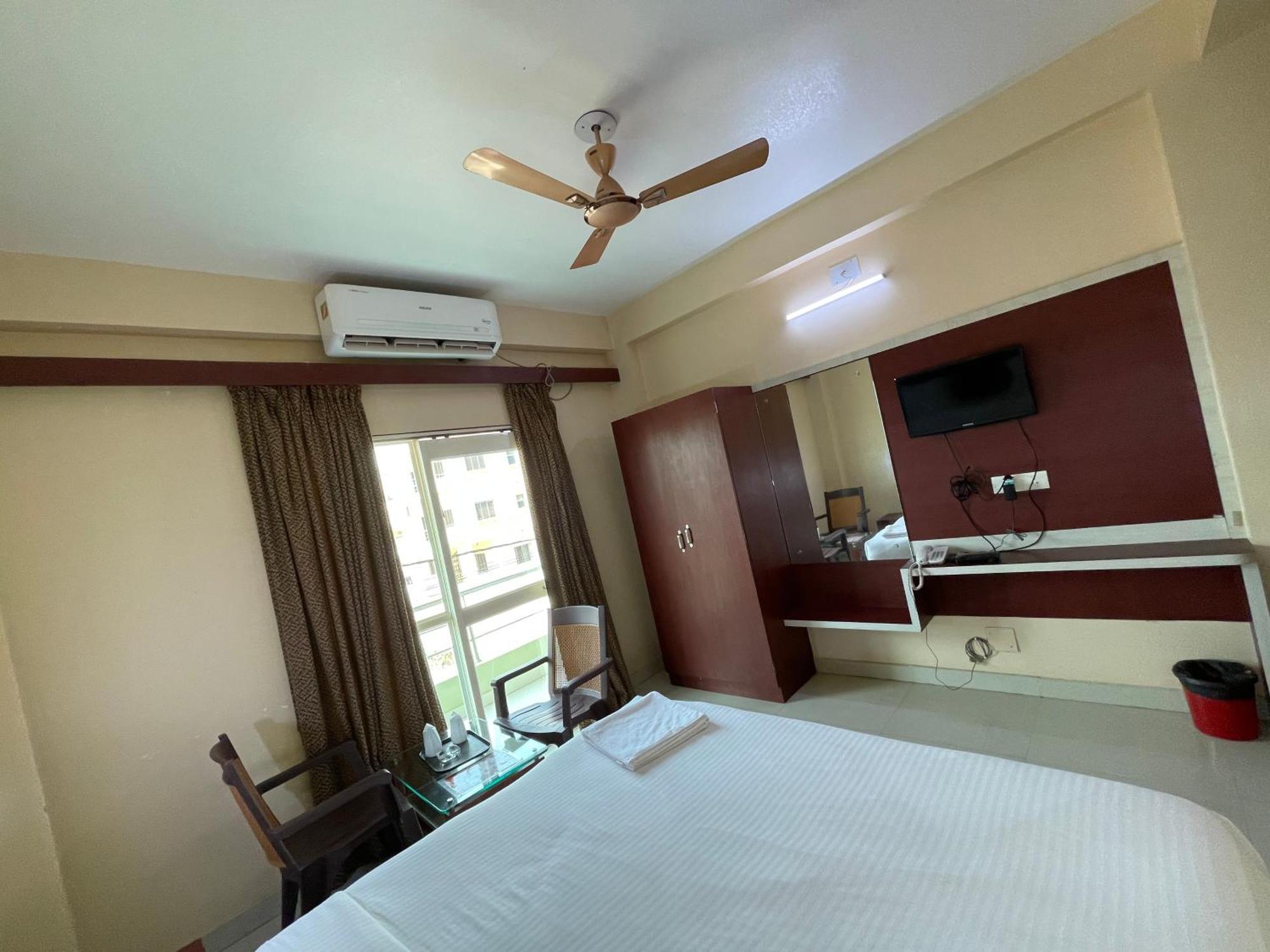 Hotel Golden Wave Puri Exterior foto